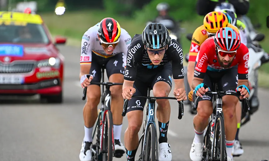 Nhóm tay đua tấn công thoát đi