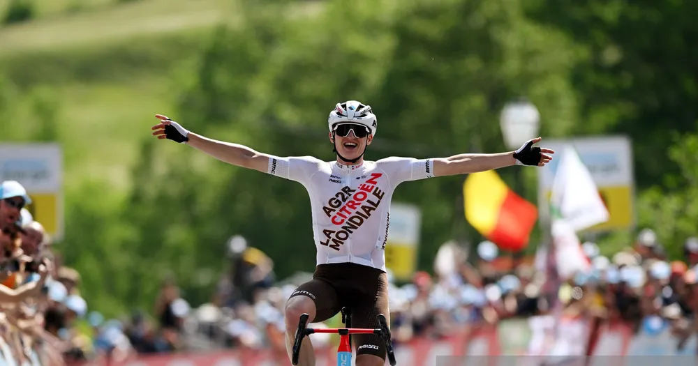 Felix Gall mừng chiến thắng