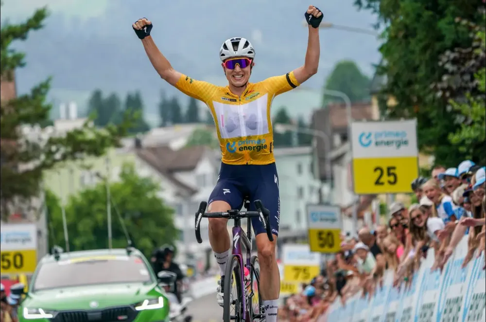 Marlen Reusser về đích thứ ba giành chiếc áo vàng