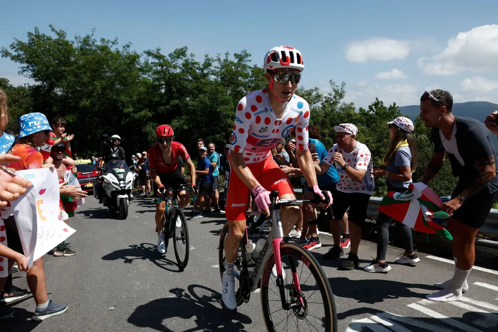 Neilson Powless và Laurent Pichon thoát đi ở đầu chặng