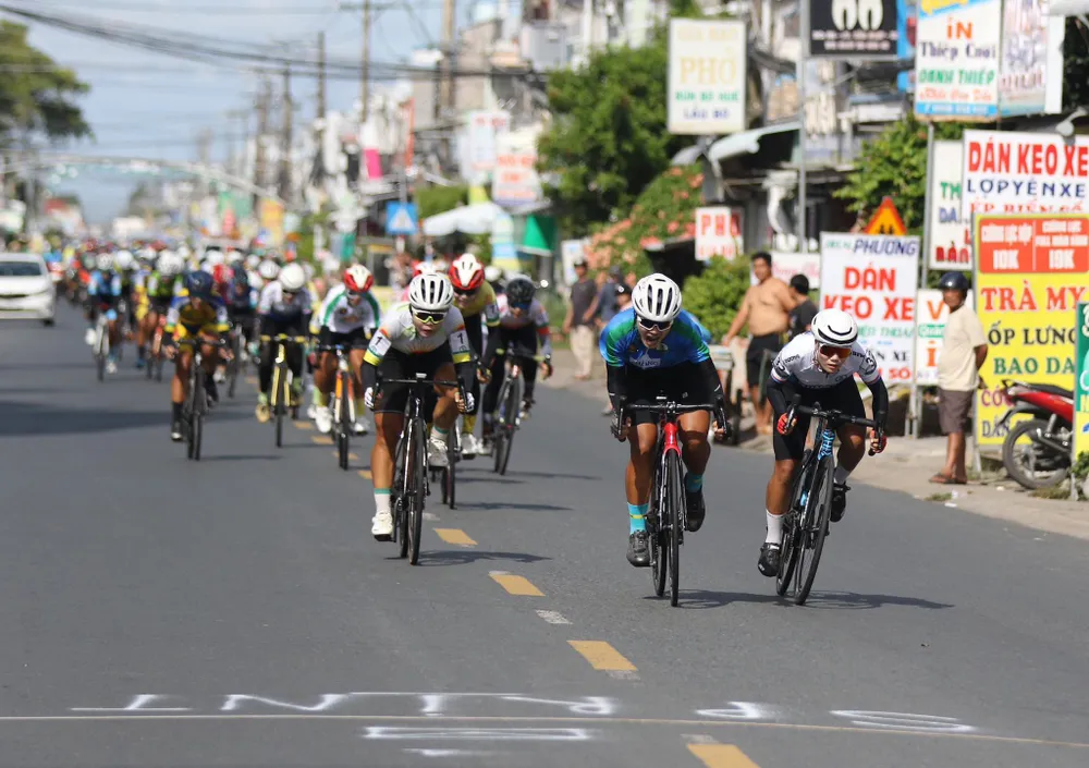 Trần Thị Thuỳ Trang chiến thắng ở giải thưởng dọc đường đầu tiên