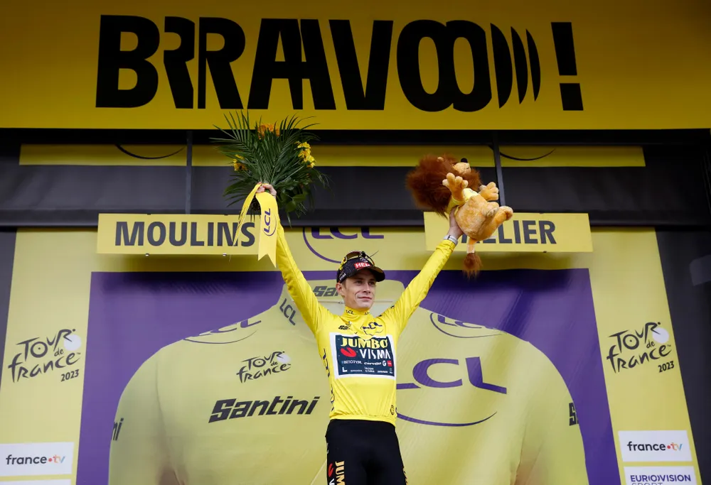 Jonas Vingegaard bảo vệ thành công áo vàng tổng sắp