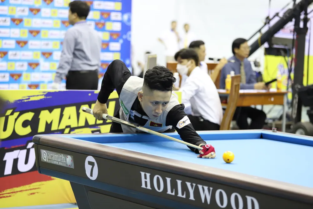 Nguyễn Hoàn Tất xuất sắc loại Trần Quyết Chiến