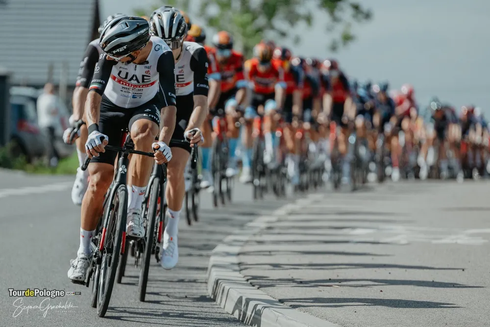 Các tay đua UAE Emirates tấn công tổng lực ở chặng cuối