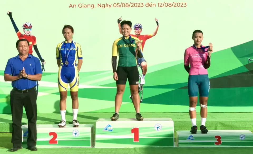 Mãi đến ngày cuối cùng, Bích Nhung mới đem vàng về cho An Giang