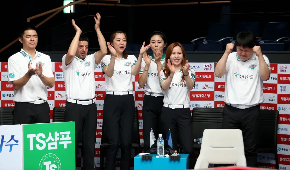 Các cơ thủ Hana Card vui mừng với chiến thắng