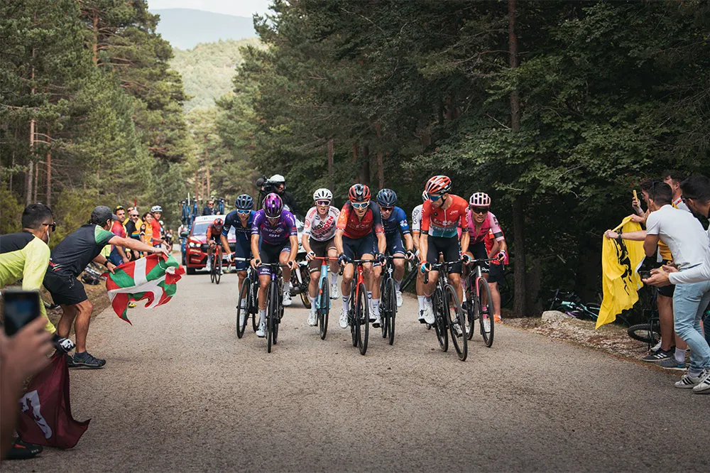 Nhóm 8 tay đua trong những km cuối Nhóm 8 tay đua trong những km cuối