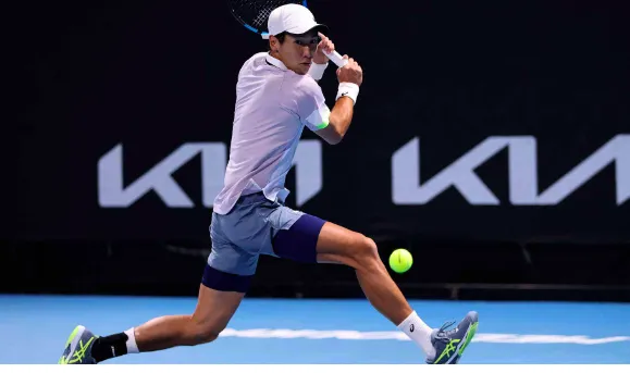 Yosuke Watanuki từng dự Australia Open vào đầu năm 2023 Yosuke Watanuki từng dự Australia Open vào đầu năm 2023