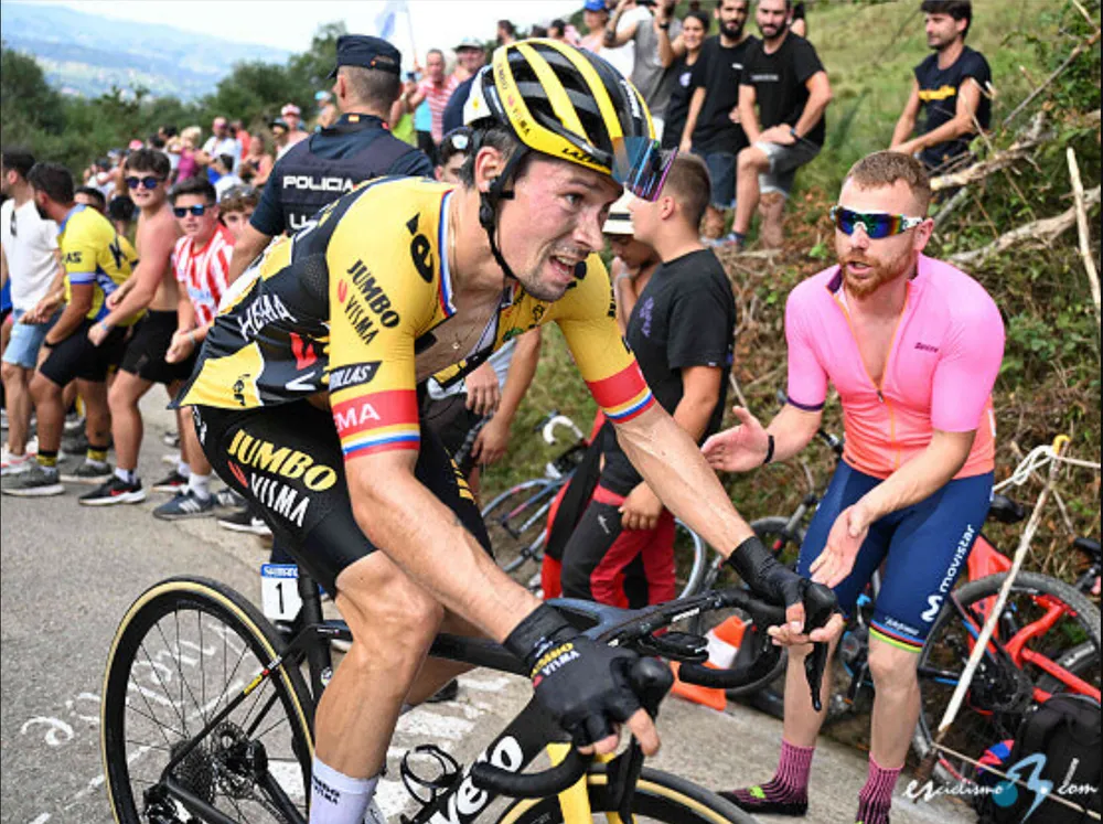 Primoz Roglic thi đấu đầy nỗ lực