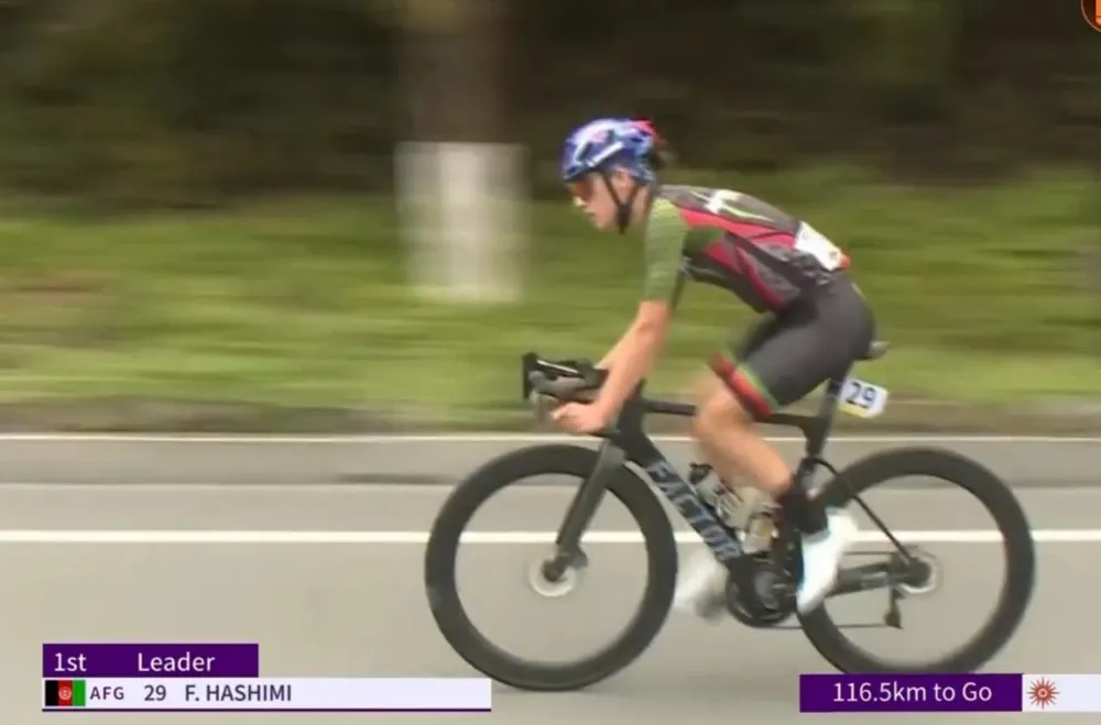 Hashimi Fariba chơi tấn công mãnh liệt ở trong 70 km đầu
