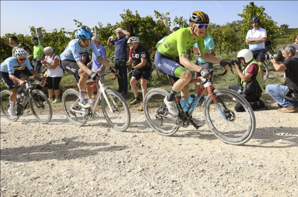 Matej Mohoric thể hiện sức mạnh trên đường đua