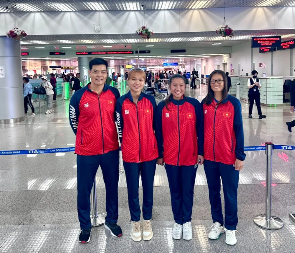 Đội tuyển tại sân bay Tân Sơn Nhất sáng nay