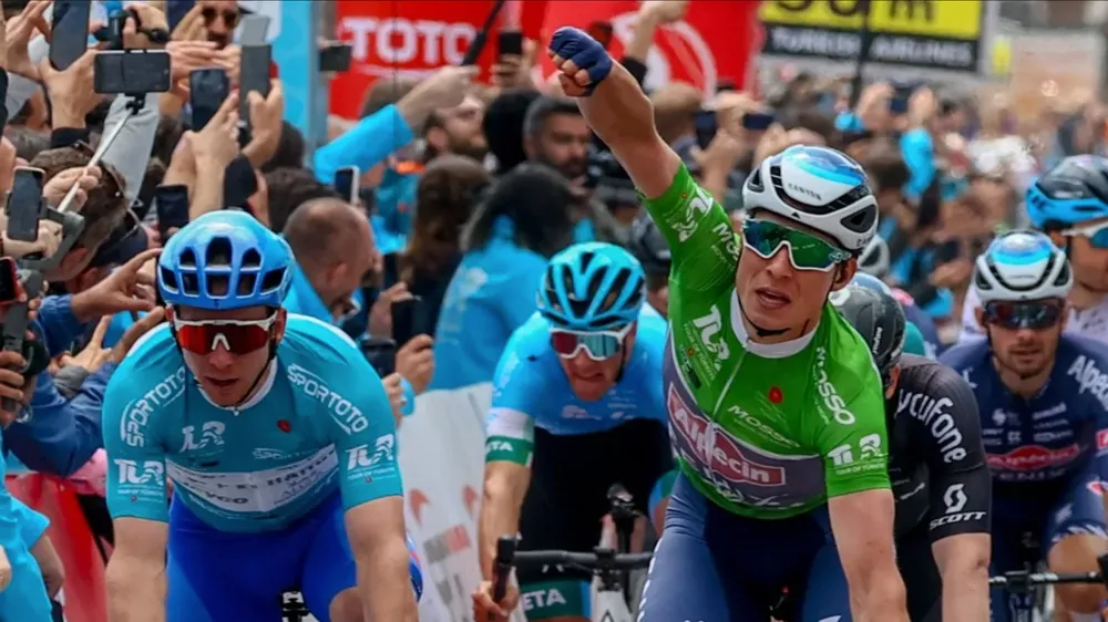 Jasper Philipsen chiến thắng chặng cuối