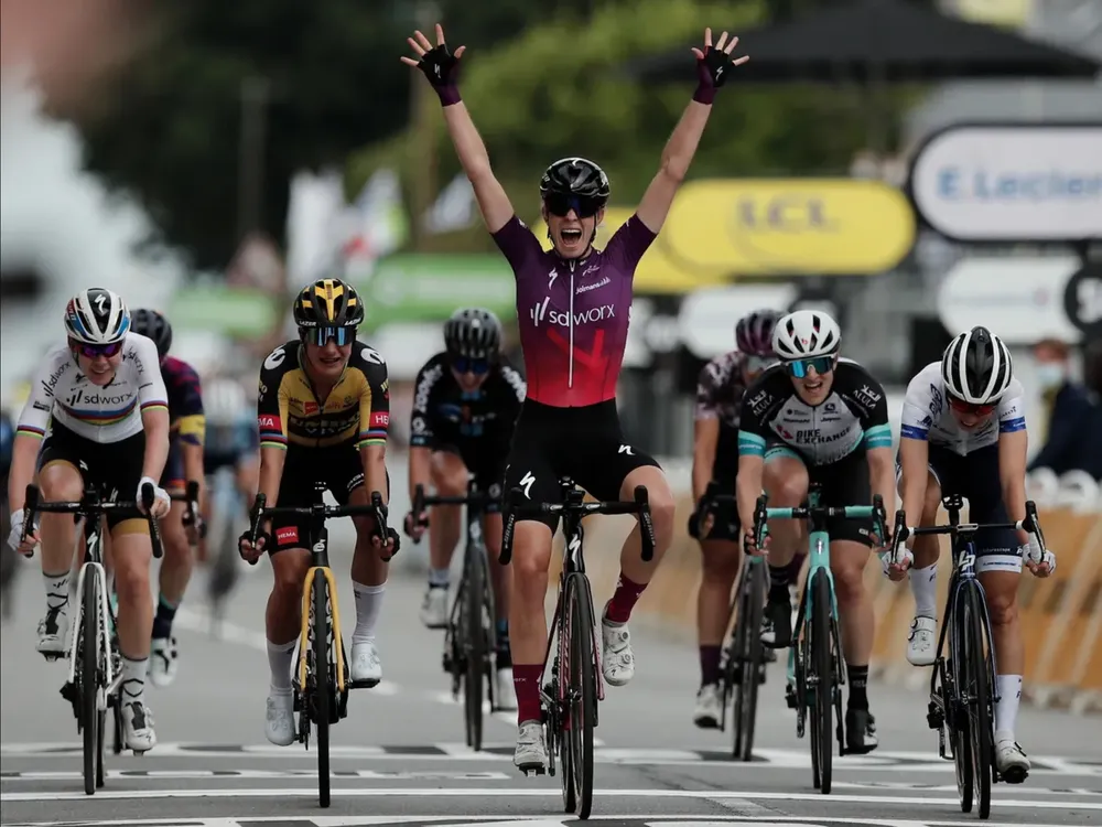 Demi Vollering đoạt giải Velo d'Or của nữ