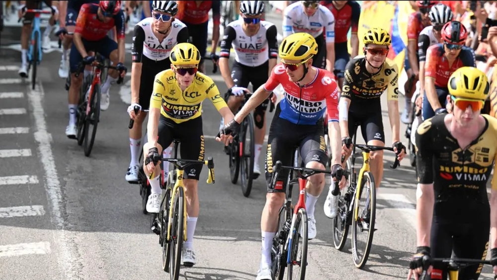 Dylan van Baarle hỗ trợ Jonas Vingegaard tại Tour de France Dylan van Baarle hỗ trợ Jonas Vingegaard tại Tour de France