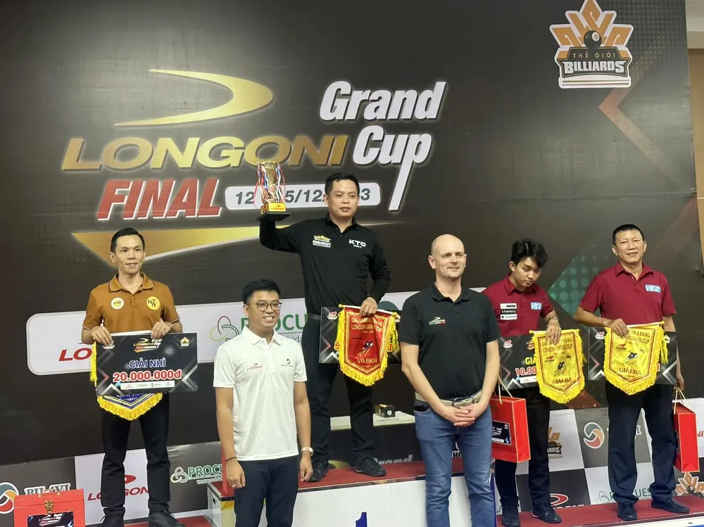 Ban tổ chức trao giải cho các cơ thủ có thứ hạng cao