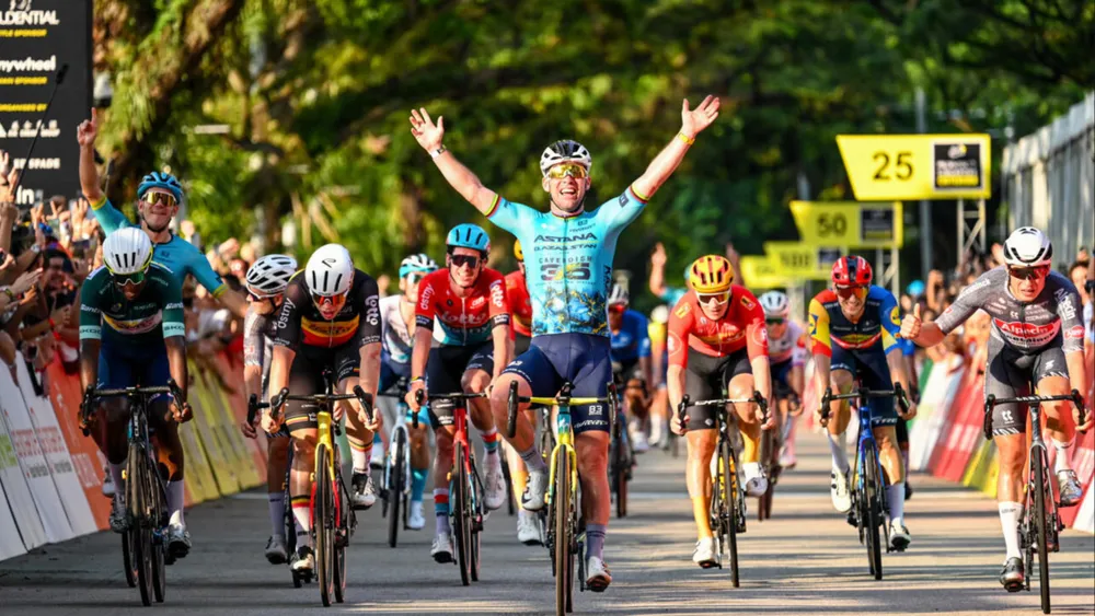 Mark Cavendish giành chiến thắng Tour de France Prudential Singapore Criterium 2024