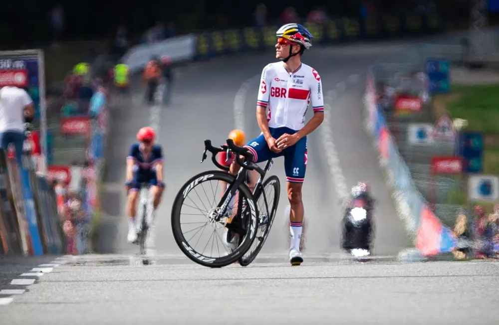 Tom Pidcock đang ở ngã ba đường của sự nghiệp