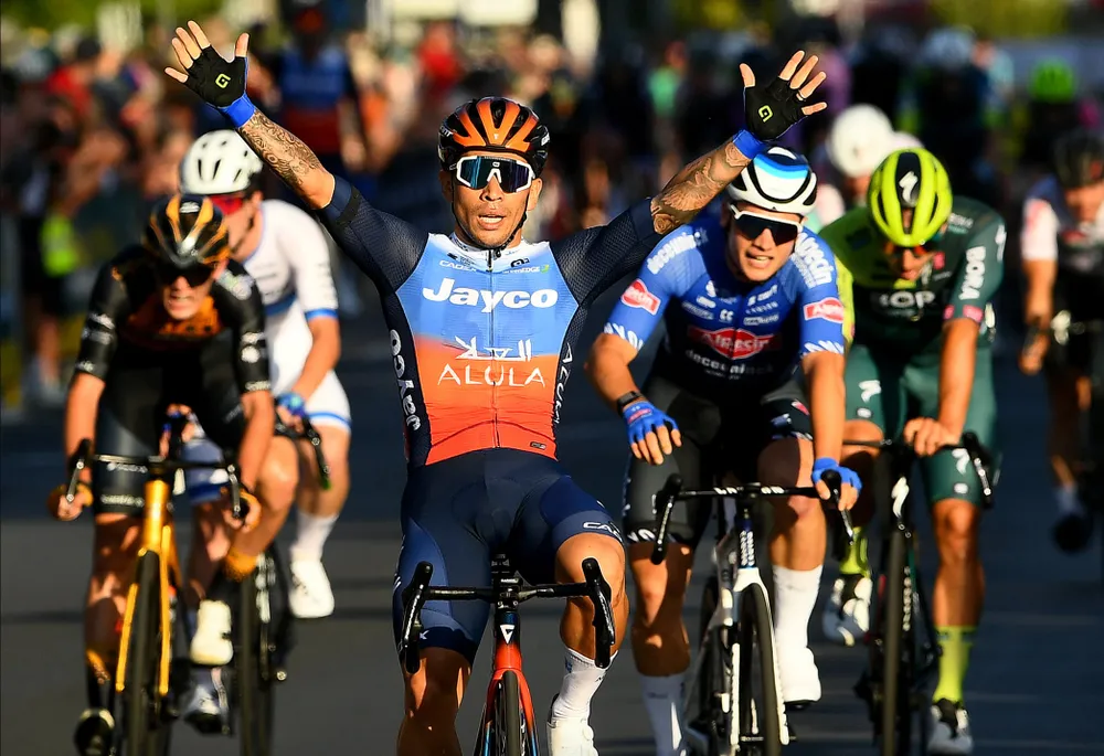 Caleb Ewan là chân rút hàng đầu của đội Jayco AlUla