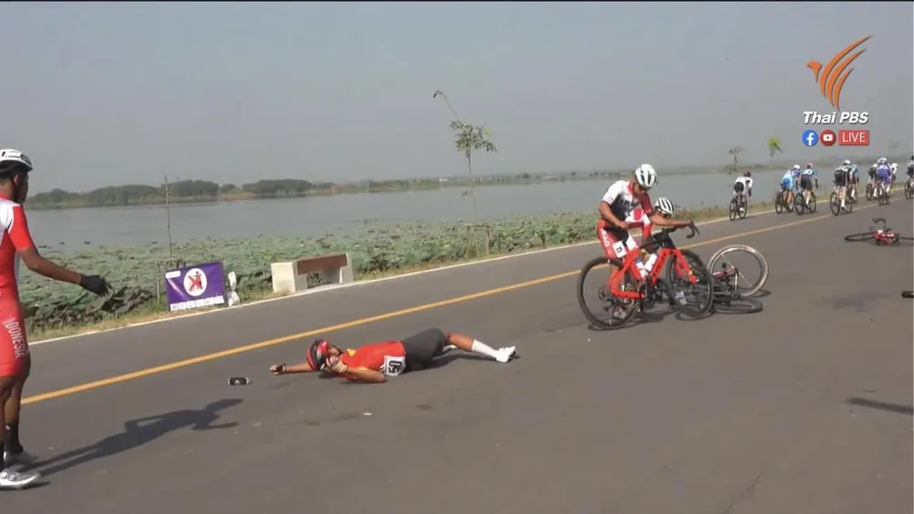 Hình ảnh tay đua Nguyễn Đan Bình gặp nạn