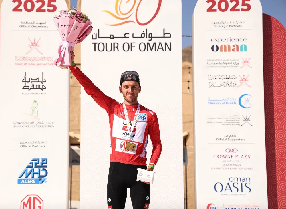 Adam Yates đăng quang Tour of Oman 2025