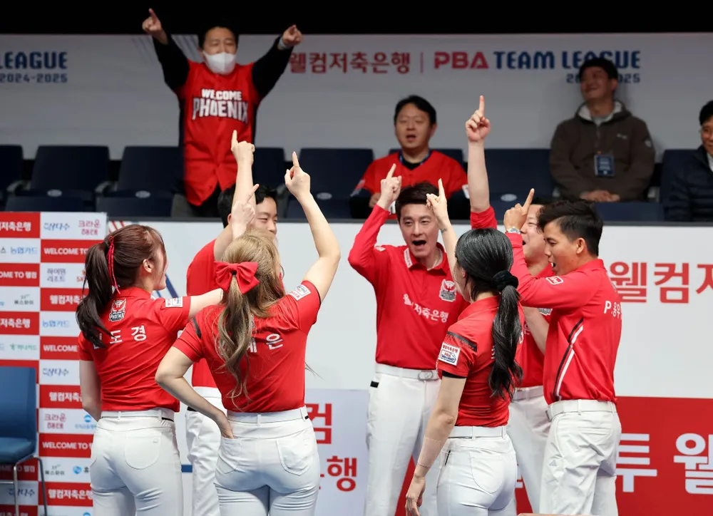 Niềm vui chiến thắng của đội Phoenix