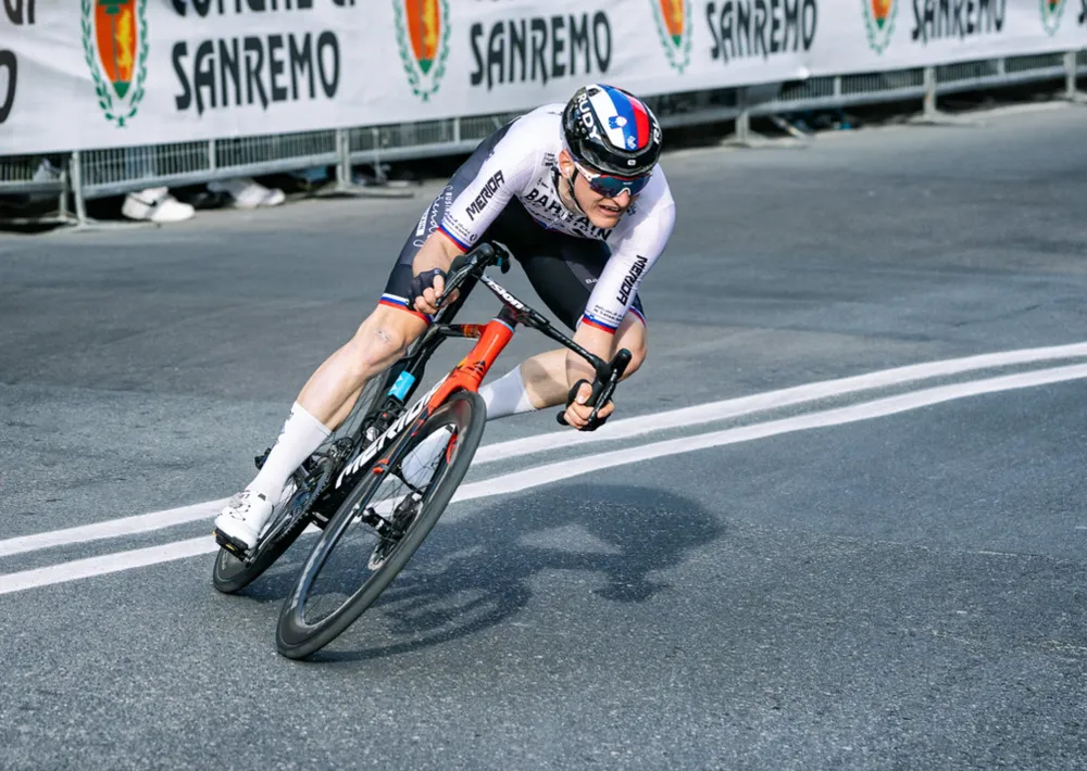 Matej Mohoric đổ dốc mạo hiểm