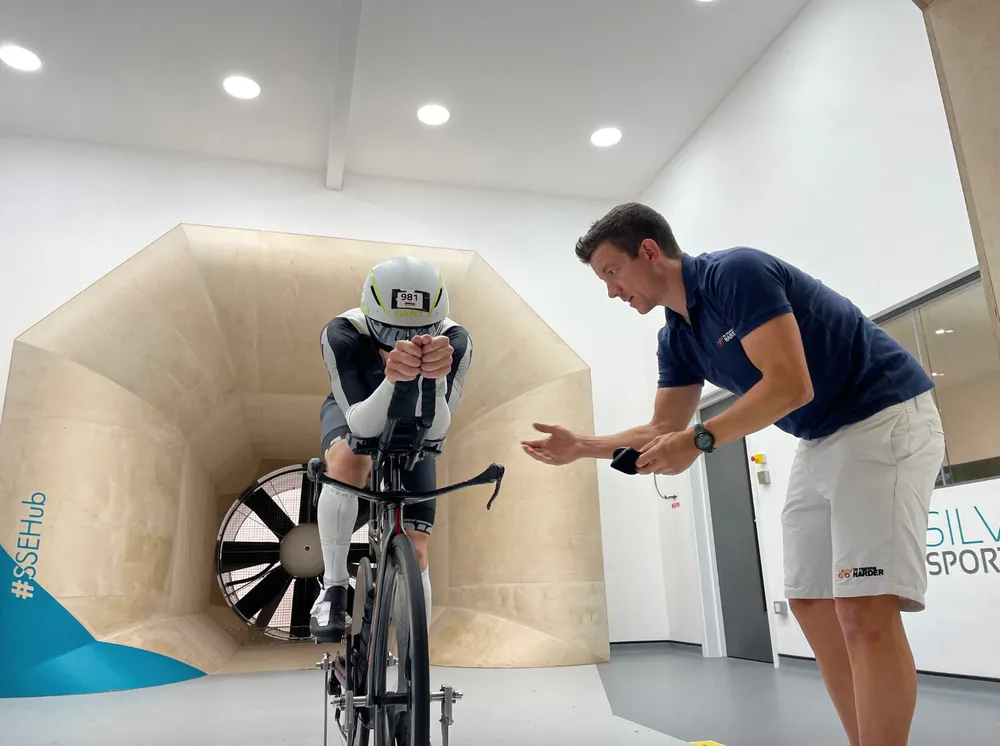 Các tay đua hàng đầu thế giới được tập luyện trong hầm gió