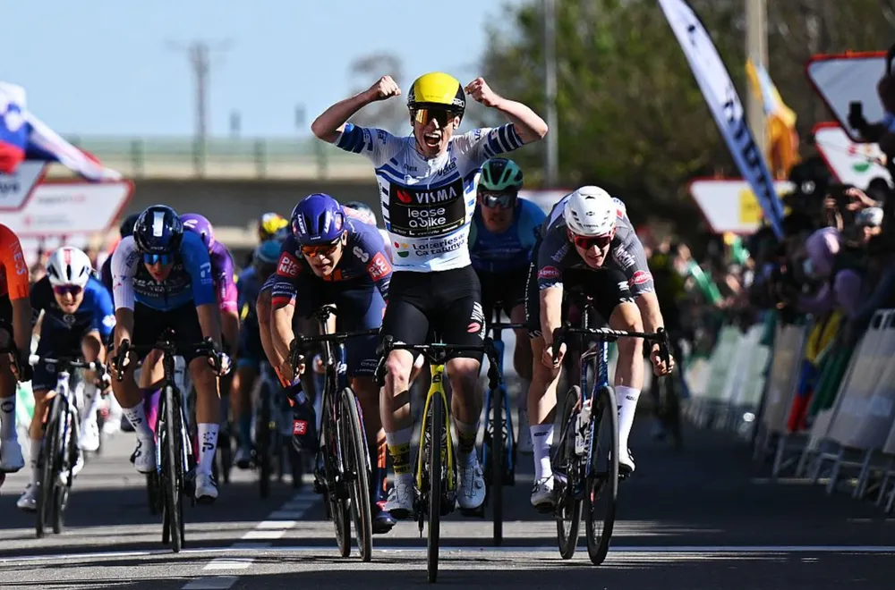 Matthew Brennan thắng chặng 5