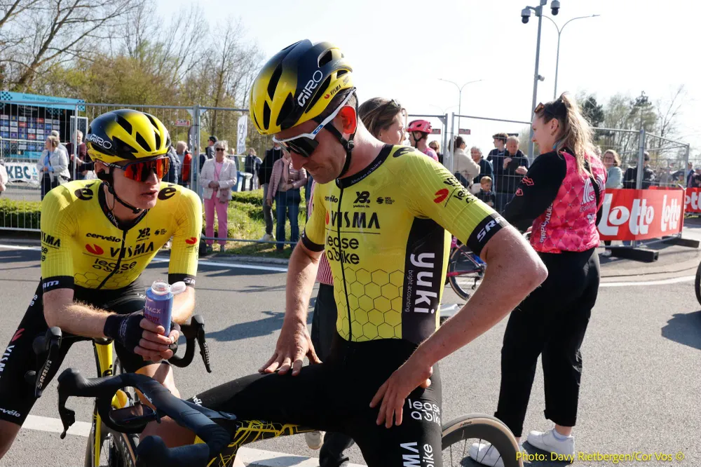 Nỗi thất vọng của các tay đua Visma - Lease a Bike sau khi Neilson Powless về nhất