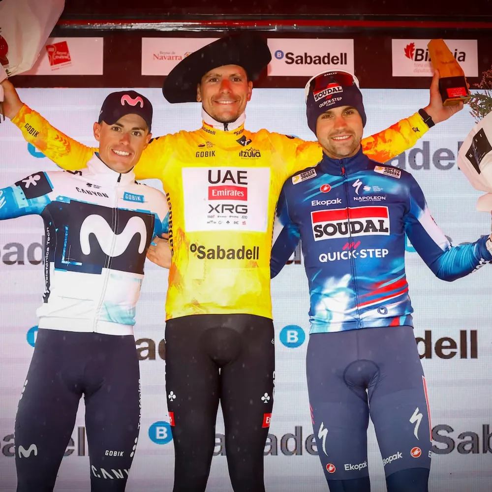 Almeida trên bục nhận giải