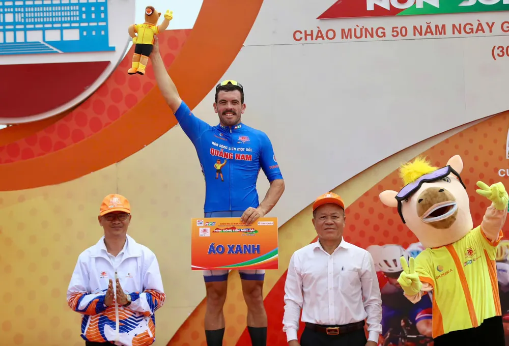 Nick Kergozou lần thứ 6 thắng chặng giữ vững chiếc Áo xanh