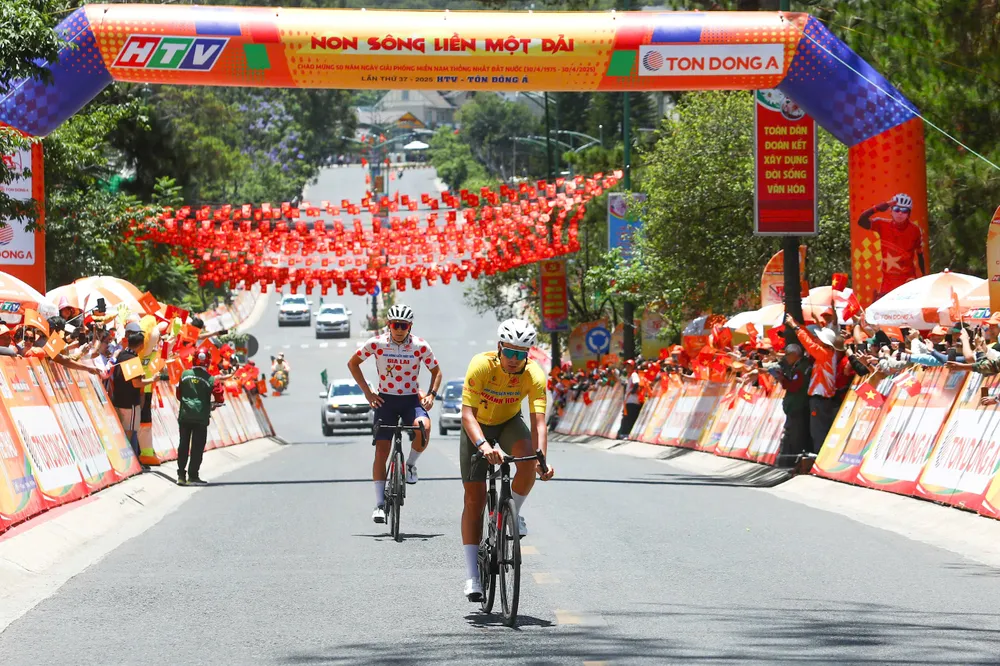 Áo vàng Mikhail Fokin về nhất tại đích đến Đà Lạt