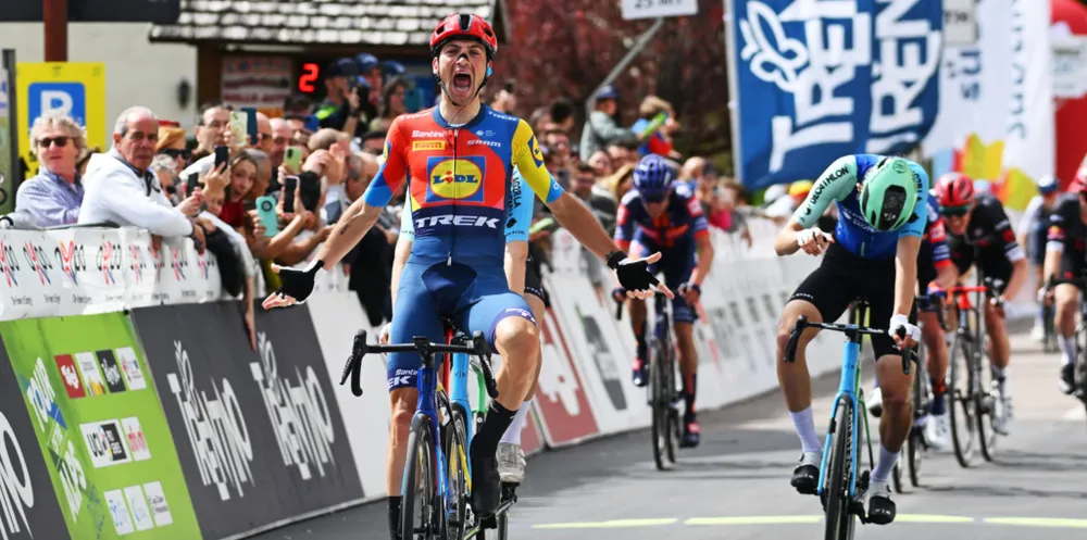 Giulio Ciccone mừng chiến thắng