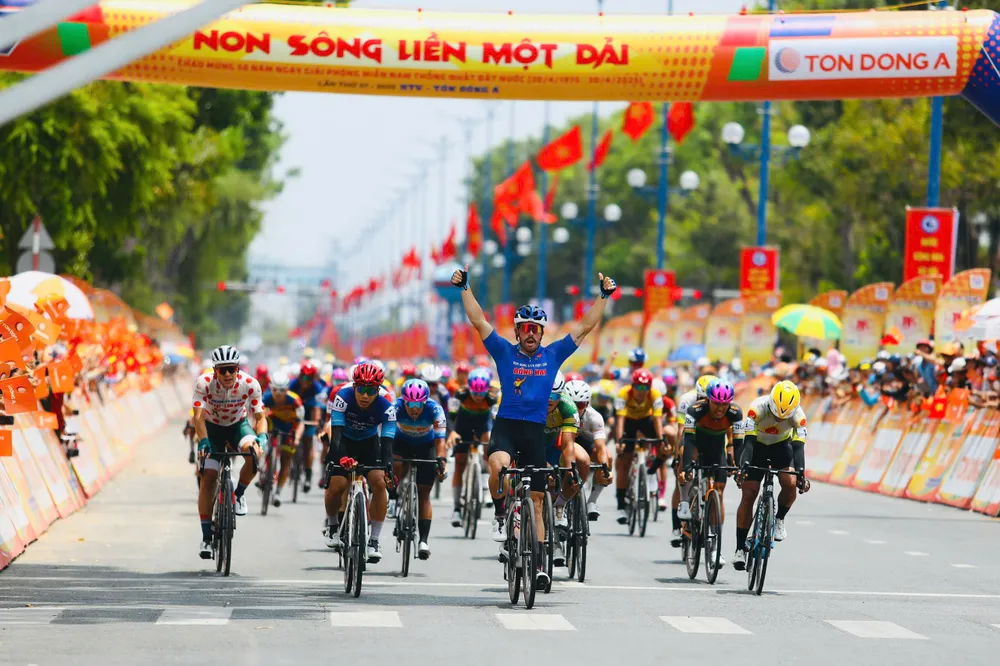 Nick Kergozou lần thứ 8 ăn mừng chiến thắng