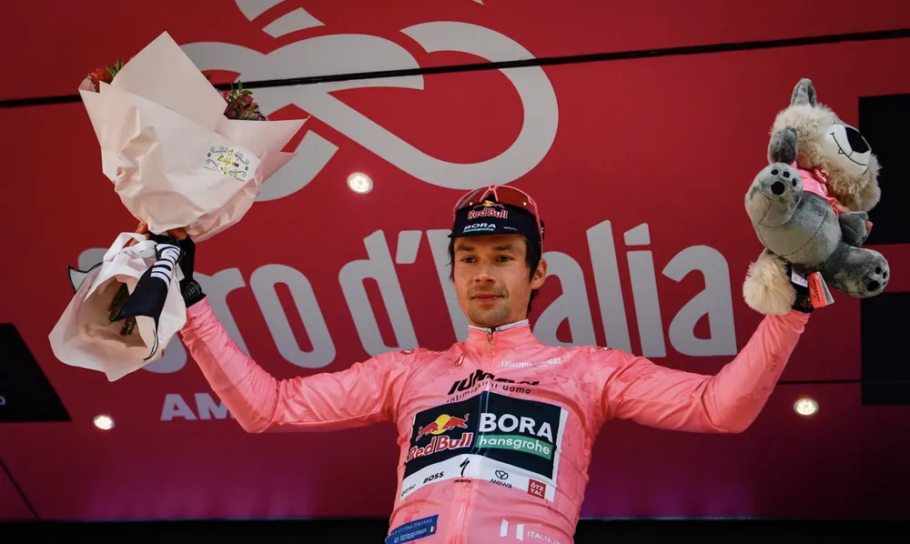 Primoz Roglic vươn lên giành áo hồng tổng sắp