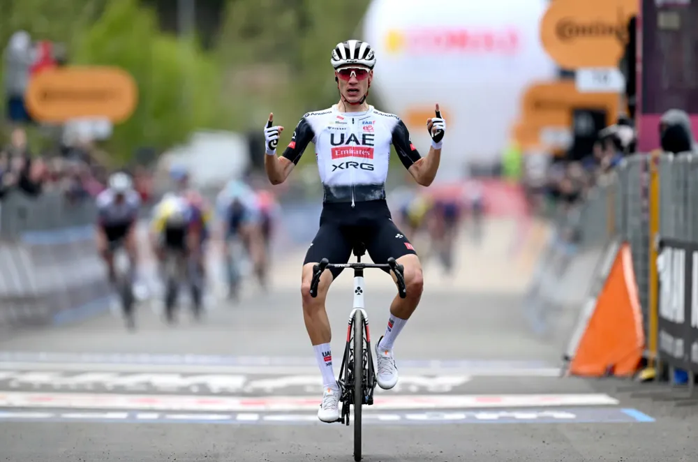 Juan Ayuso bứt phá giờ cuối giành chiến thắng chặng