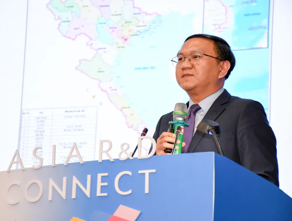 Giám đốc Sở Khoa học - Công nghệ TPHCM Lâm Đình Thắng phát biểu về mô hình SIHUB tại diễn đàn