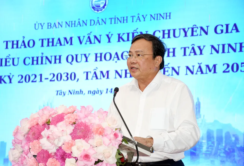 Chủ tịch UBND tỉnh Tây Ninh Lê Văn Hẳn phát biểu tại hội thảo, chiều 14-1