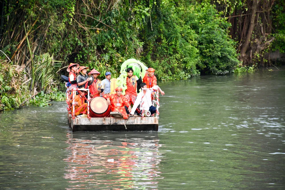 chieu u duong song.jpg