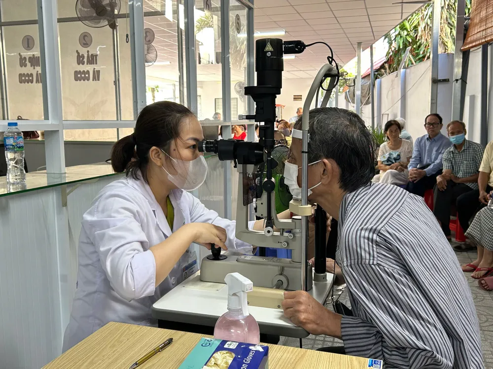 Khám sức khỏe miễn phí cho người dân tại Trung tâm y tế khu vực Tân An, tỉnh Tây Ninh