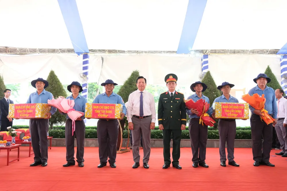 hai cot 3.jpg