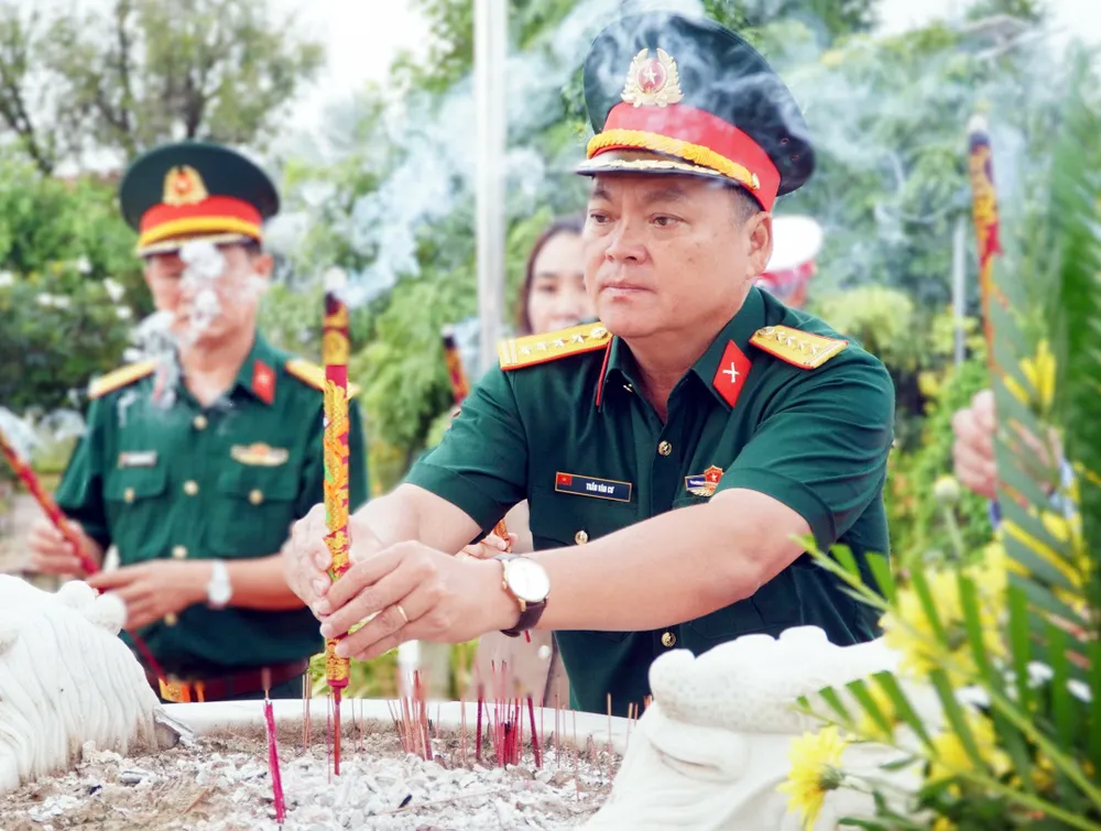 dâng hương.jpg
