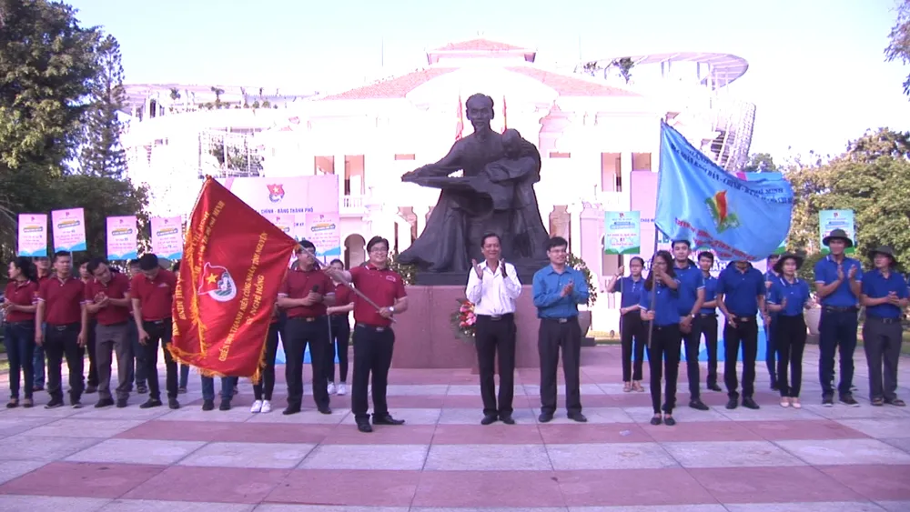 Đoàn khối Dân – Chính – Đảng TPHCM  tham gia Kỳ nghỉ hồng – Mùa hè xanh 2017 ảnh 1