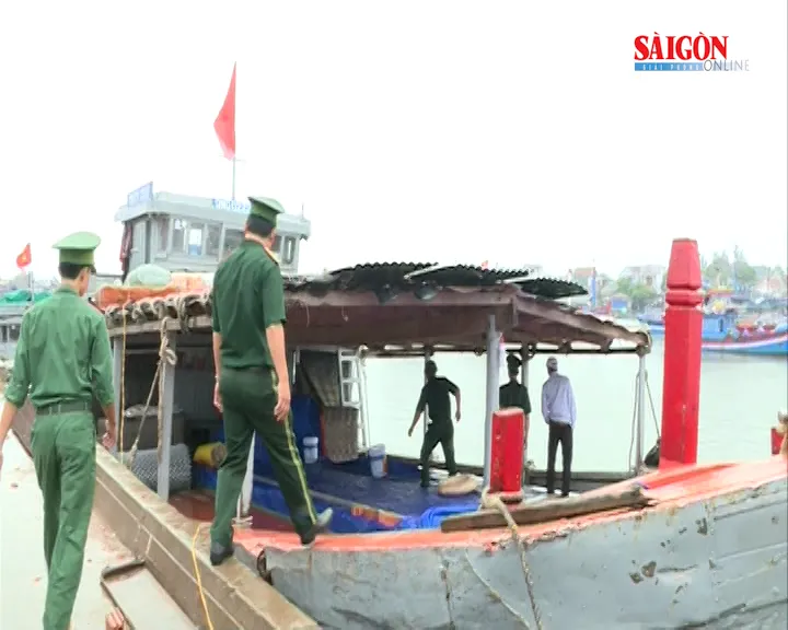 Đảo Lý Sơn bị cô lập do biển động