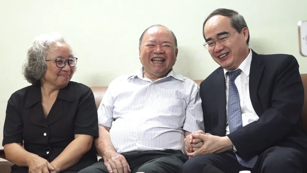 Bí thư Nguyễn Thiện Nhân thăm các nhà giáo lão thành