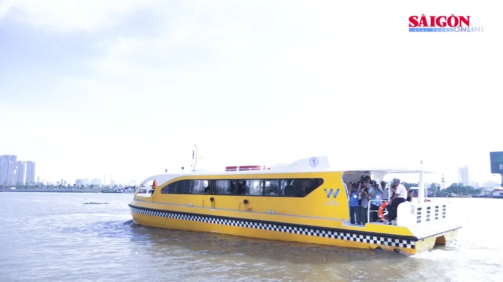 Tuyến buýt đường sông đầu tiên tại TPHCM chính thức hoạt động