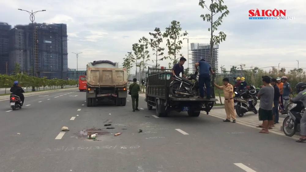 Va chạm với xe ben, nam thanh niên tử vong