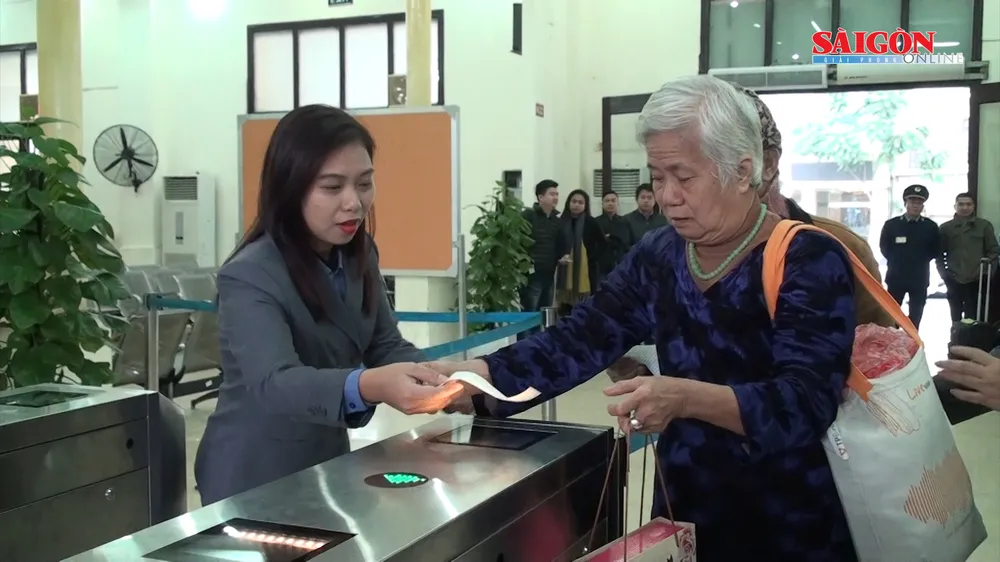 Máy soát vé tự động tại ga Hà Nội đưa vào vận hành