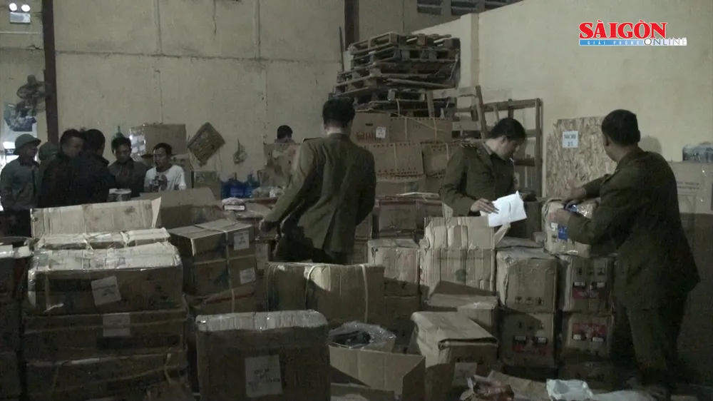 Thu giữ lô hàng phụ gia không rõ nguồn gốc, chuẩn bị chuyển vào Đà Nẵng